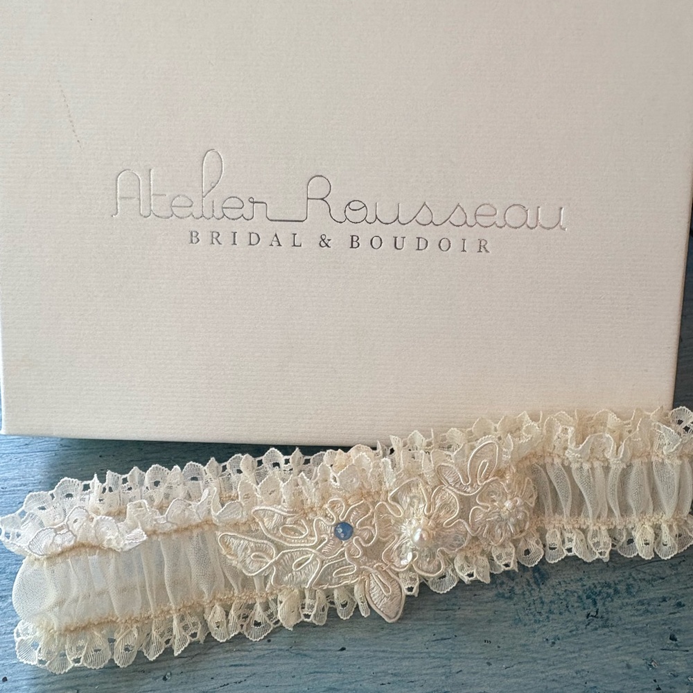 Bridal from England - Beautiful Cream Lace Garter with Beading & Pearl - Picture 6 of 13